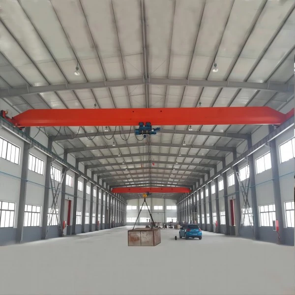 Sab saum toj Khiav Ib Girder Crane